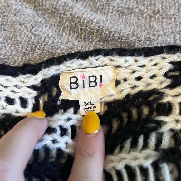 Checkered Cardigan - Picture 2 of 3